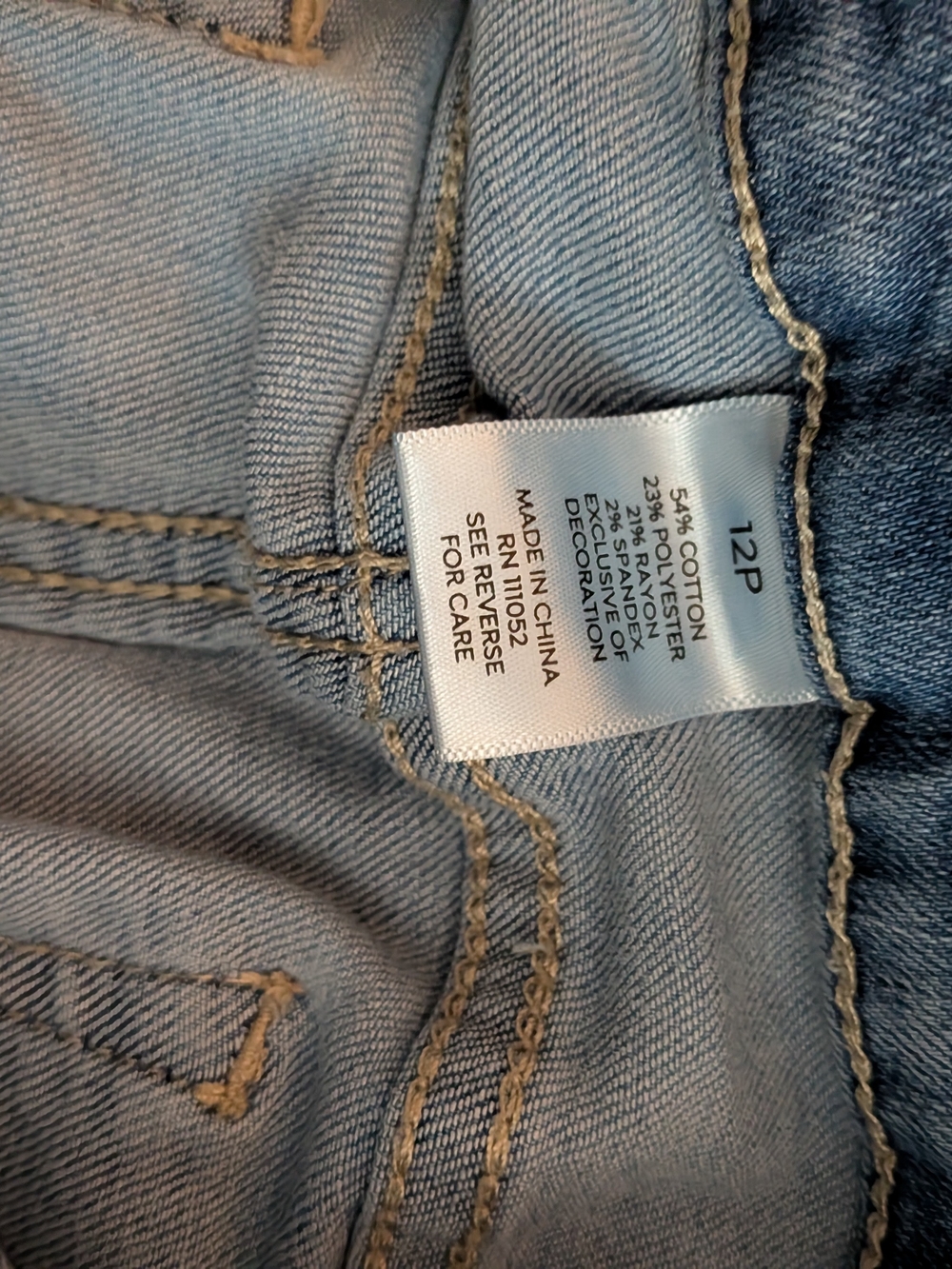 Women’s Light Blue Denim Capri Jeans - Classic Mid Wash